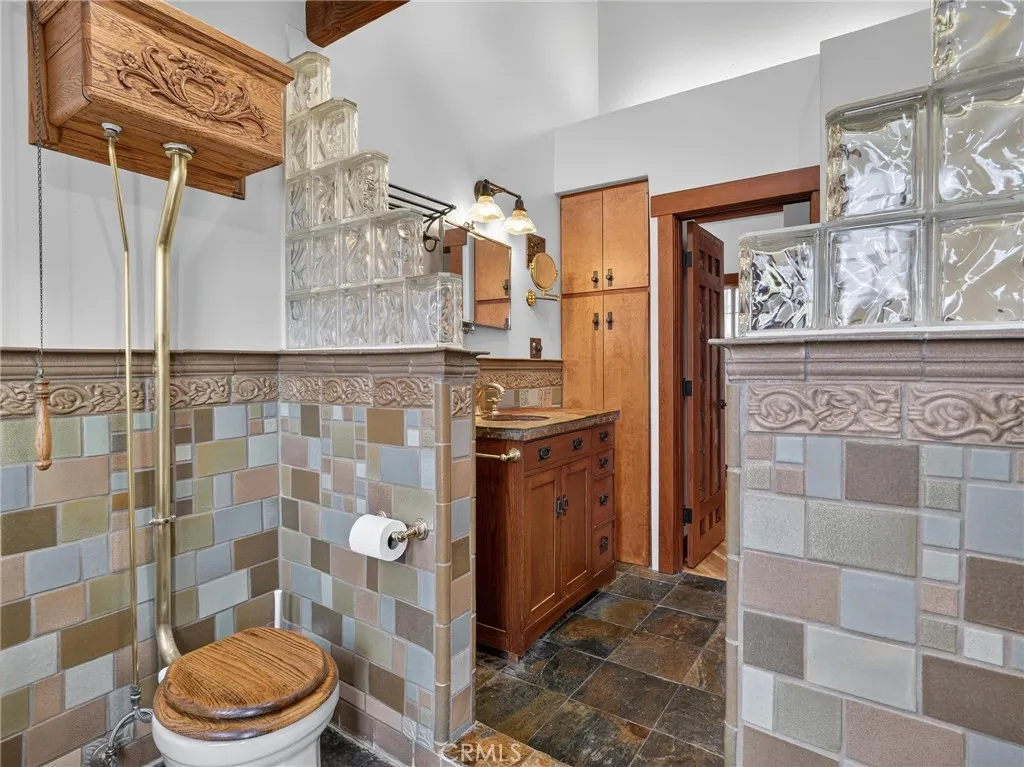 3950 De Longpre Avenue, Los Angeles, California 90027 home-pic-29